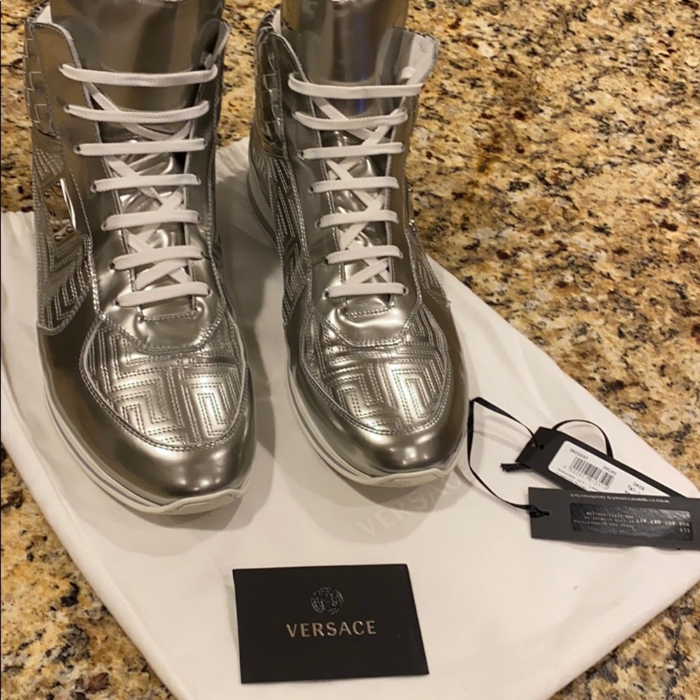 ‼️AUTHENTIC ‼️ Versace men’s hi-top sneaker